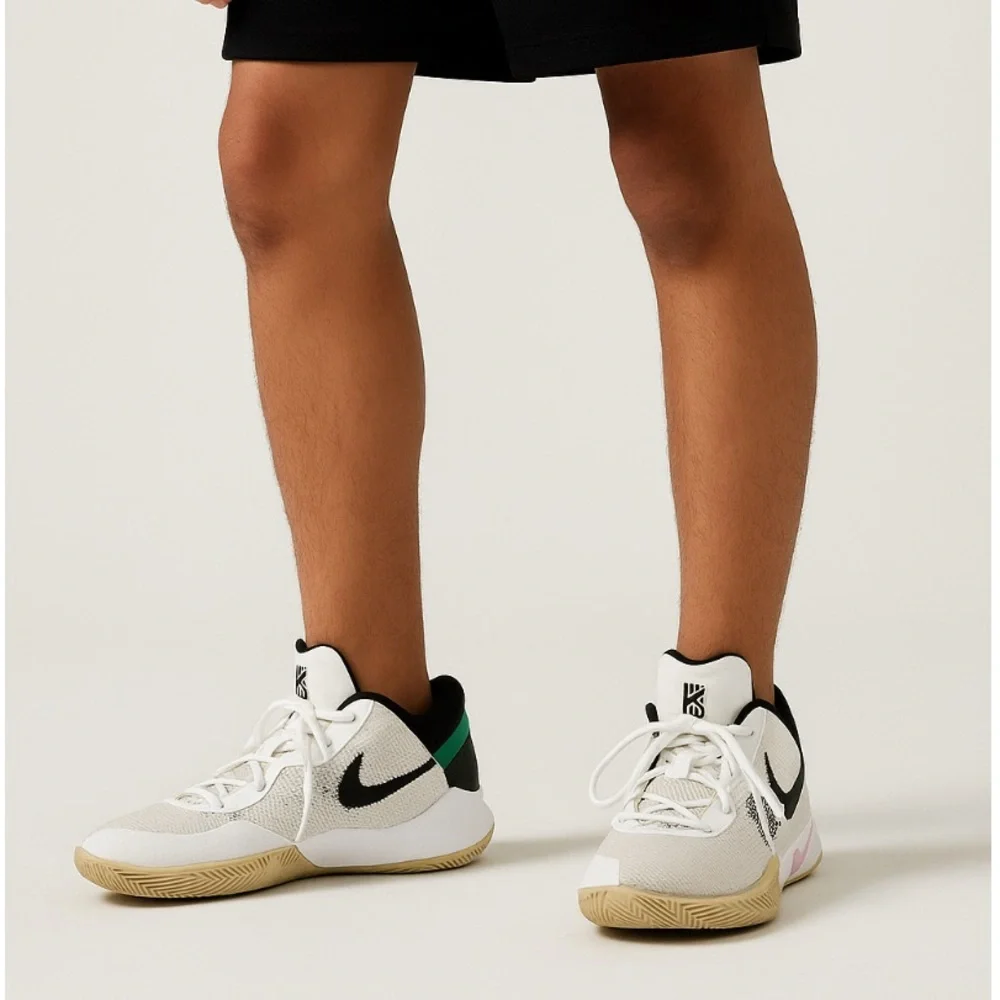Nike Kyrie Flytrap Basketball Shoes Youth Size 3Y US –– White/Black/Green(D5)✨